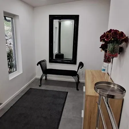 Sunrise Terrace Apartment *